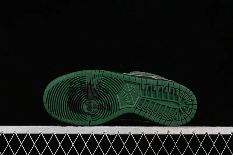 All Categories Nk SB Dunk Series Nk SB Dunk Low Low-top Sneakers C Version There Skateboards x Nk SB Dunk Low Graffiti Art Style Joint Model SB Low-top Casual Sneakers HF7743-001